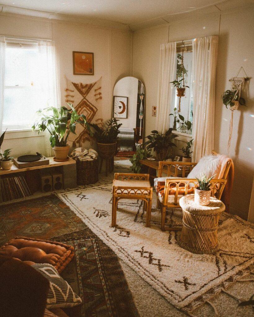 Use a mix of vintage furniture pieces ‍for an eclectic feel in your⁤ Boho⁢ Living Room