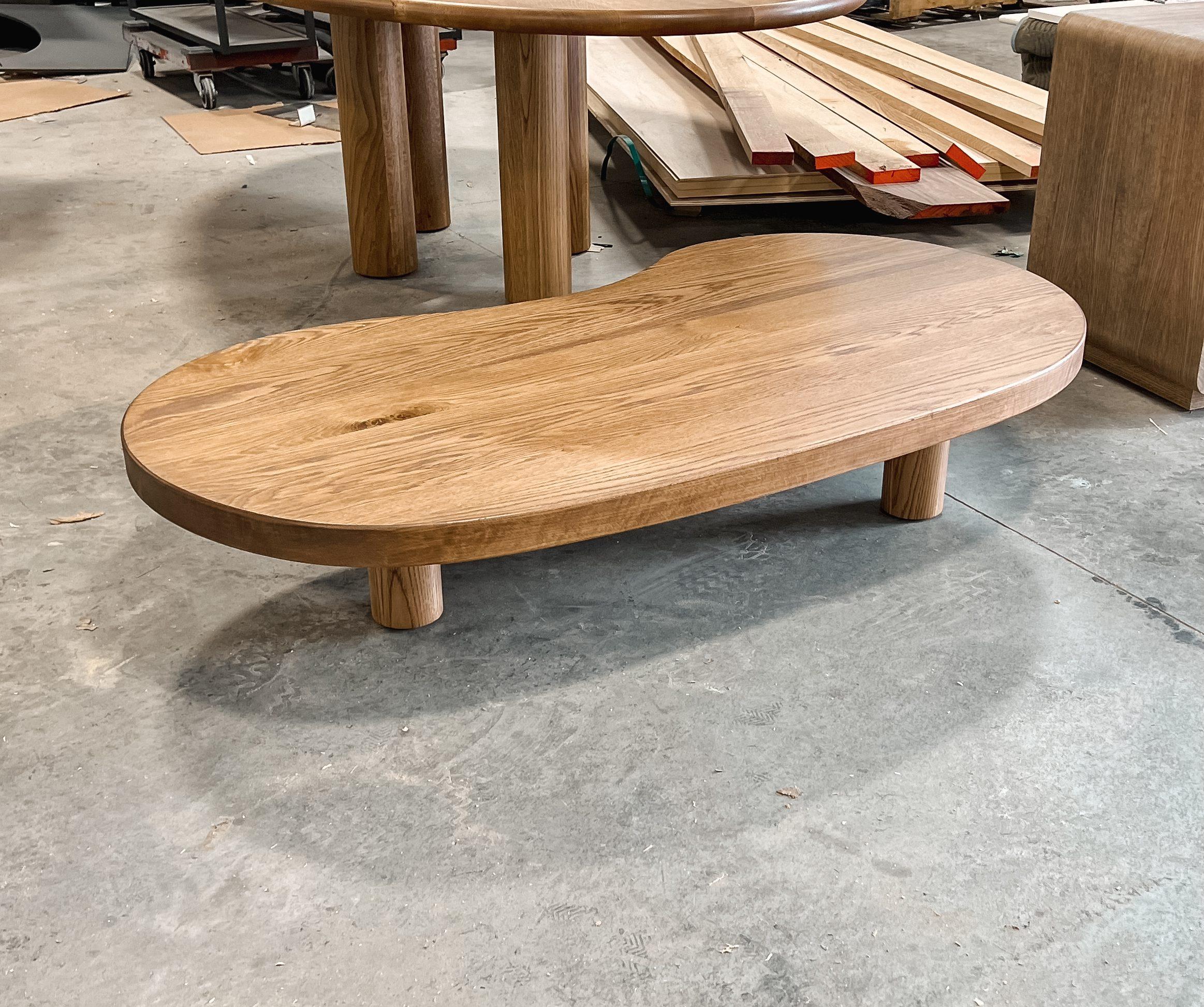 Consider an organic-shaped coffee table ‌to evoke a natural aesthetic ‌in your living room