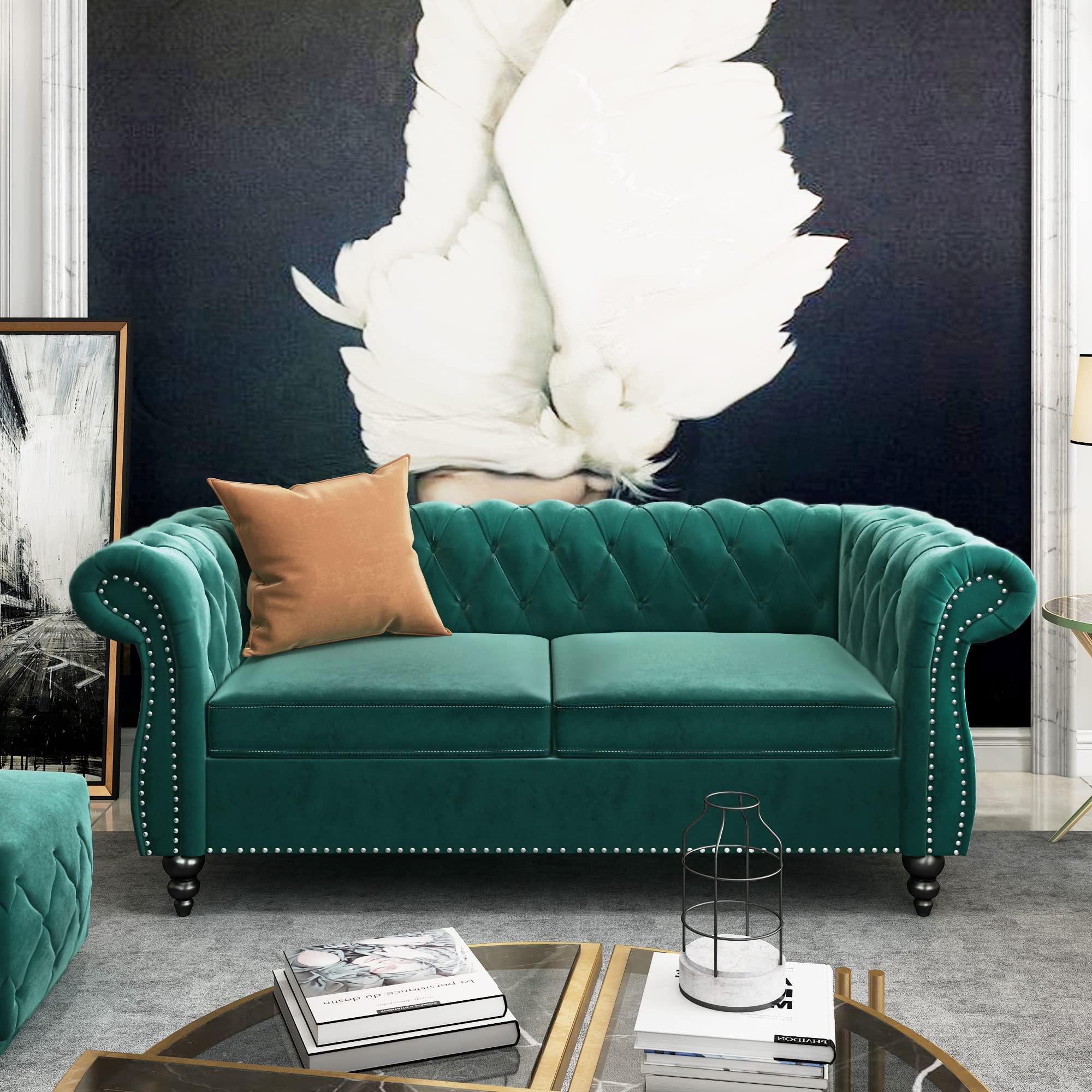 Use a ⁢tufted velvet sofa to add elegance to your vintage ⁤living room