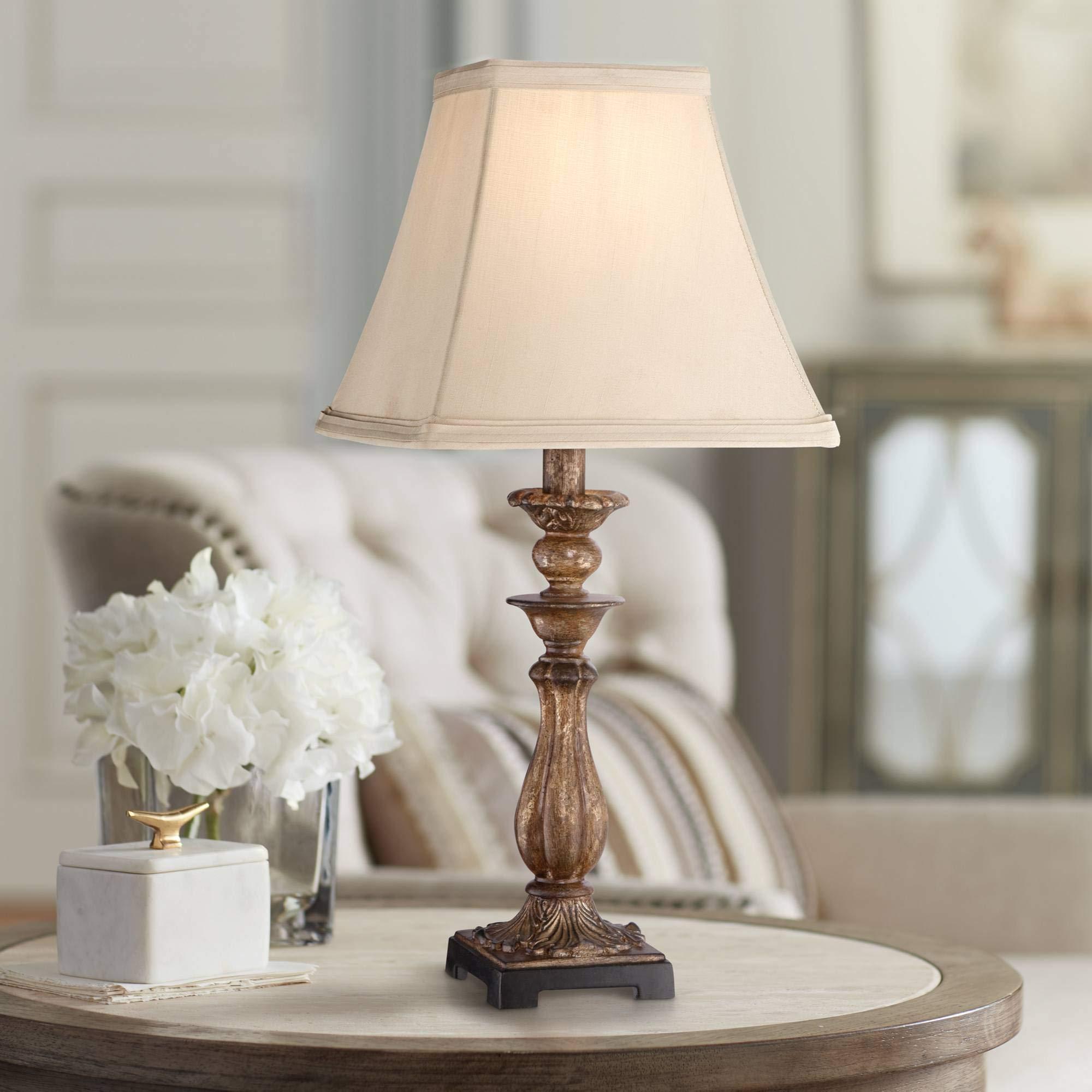 Introduce antique lamps for warm ⁢lighting ⁢in a vintage living room setting