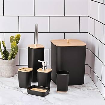 Bamboo accessories for a natural touch in your boho bathroom