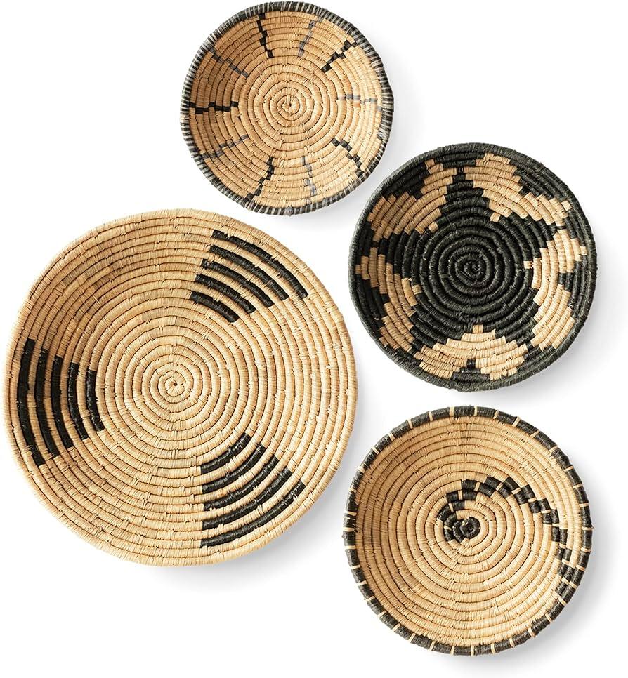 Use⁤ woven baskets to organize and introduce warmth to your ⁢earthy‌ living room