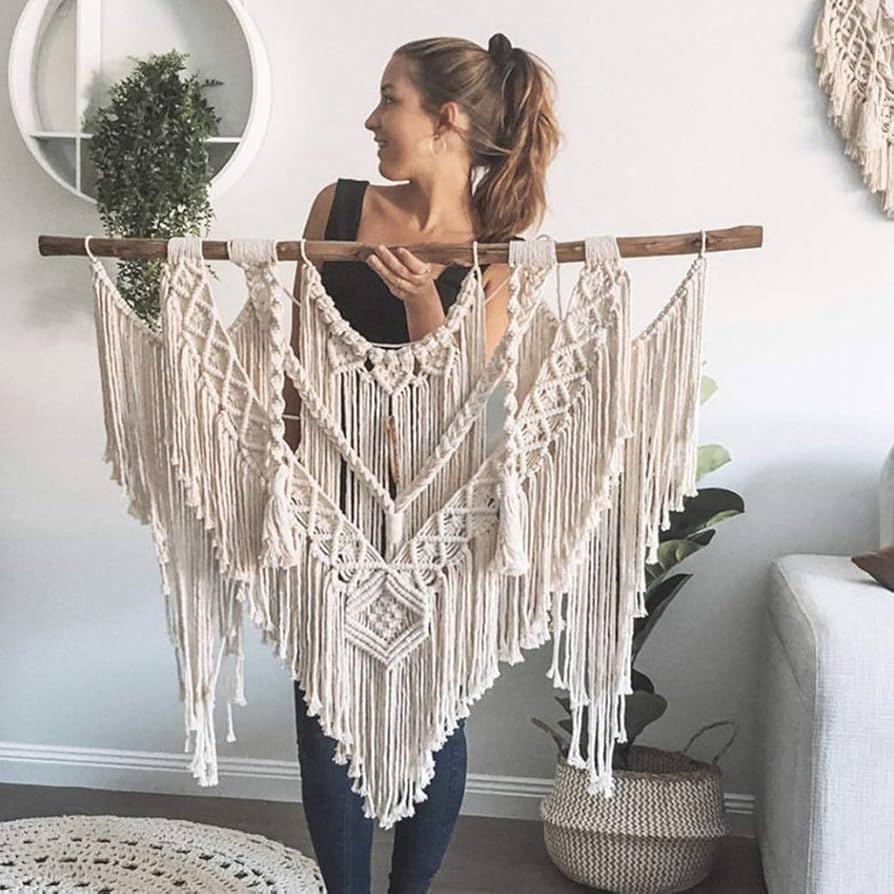 Use ‌a ⁣macrame ⁣wall hanging as a‌ focal ‍point in⁣ your Boho Living Room