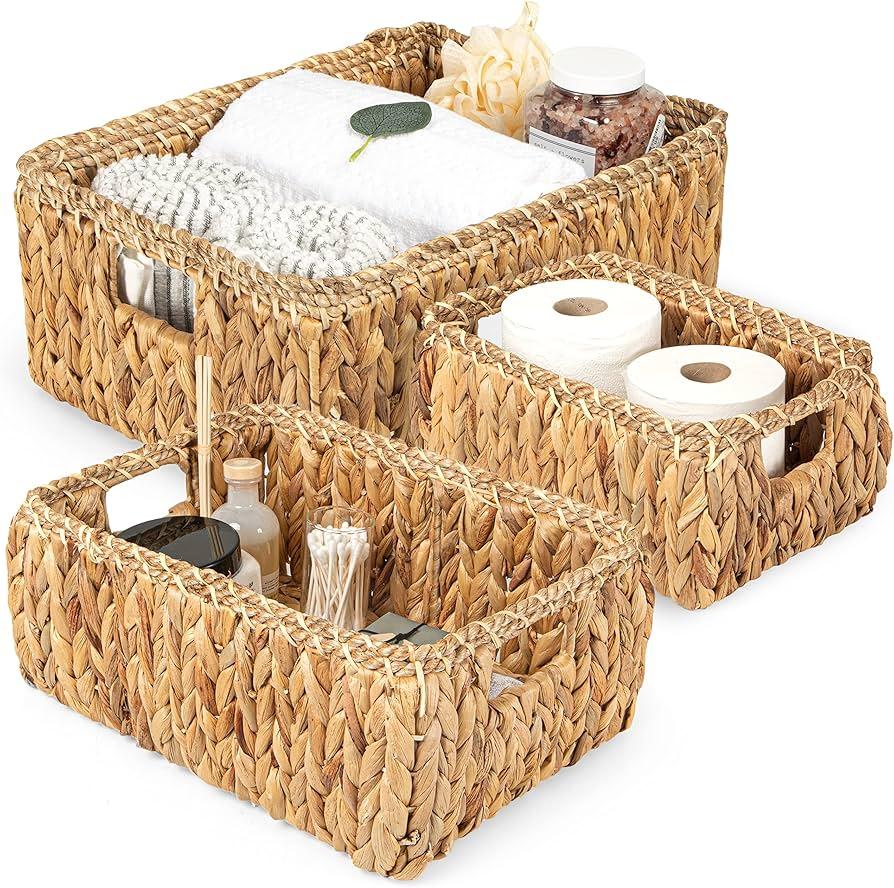 Use woven baskets⁤ for storage, adding an earthy touch to ⁣your living room