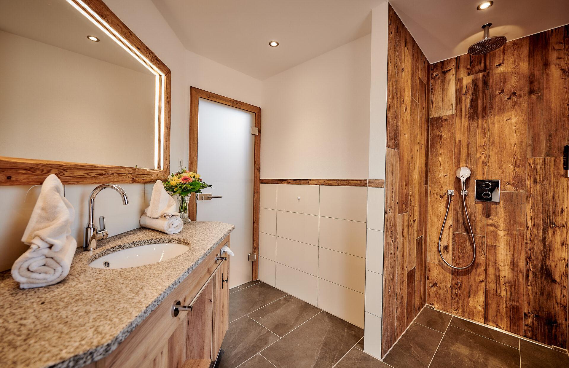 Aromatherapy options to elevate your chalet bathroom experience