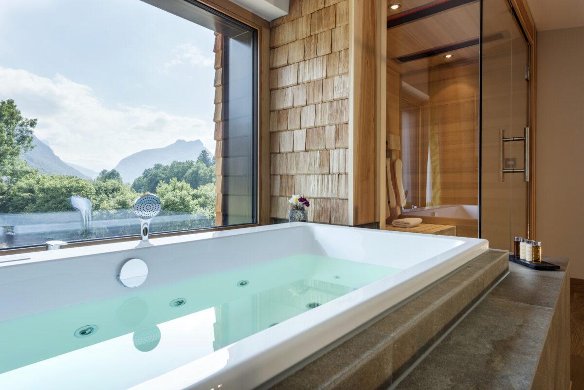 A private ‌sauna for ultimate relaxation in‍ your chalet bathroom retreat