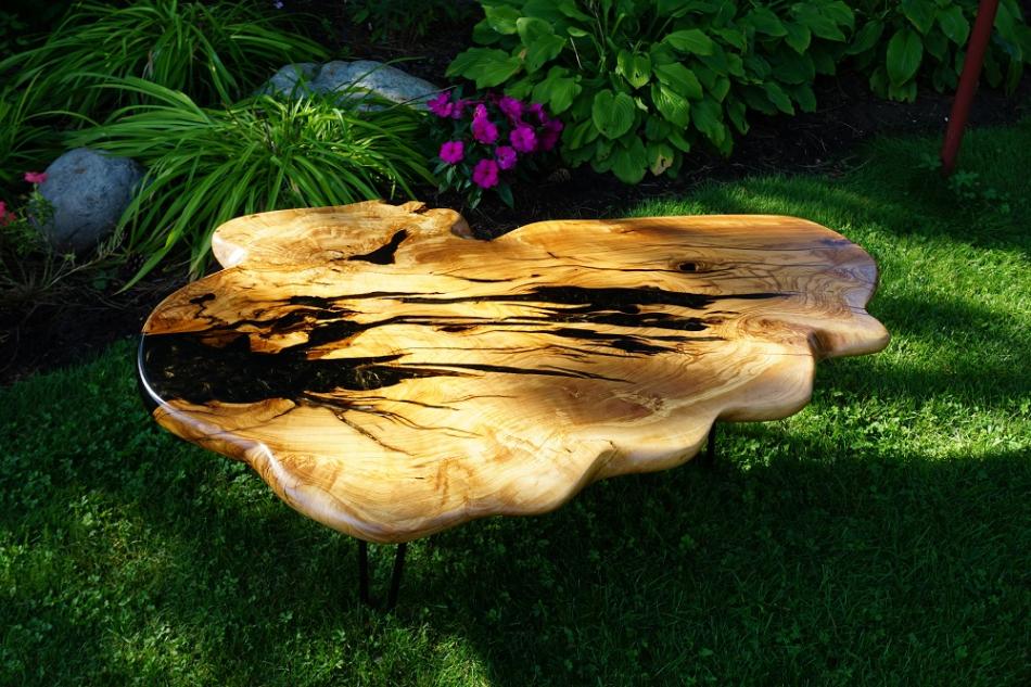 Find a unique coffee table made from natural materials for your ⁣Earthy Living Room