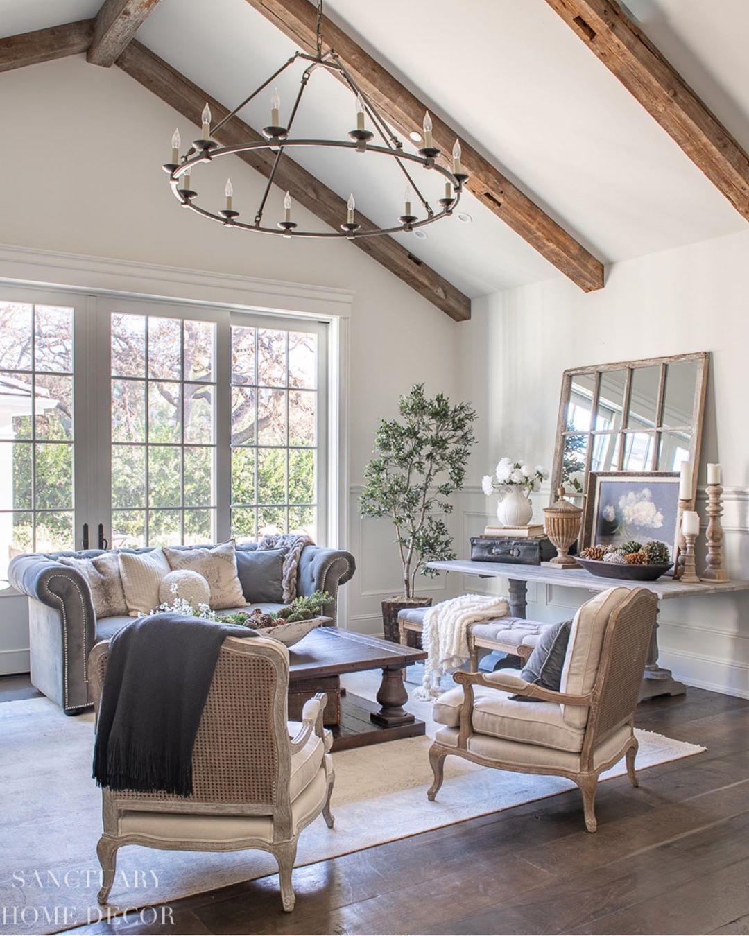 French Country Living Room: Combine elegance with rustic elements for charm