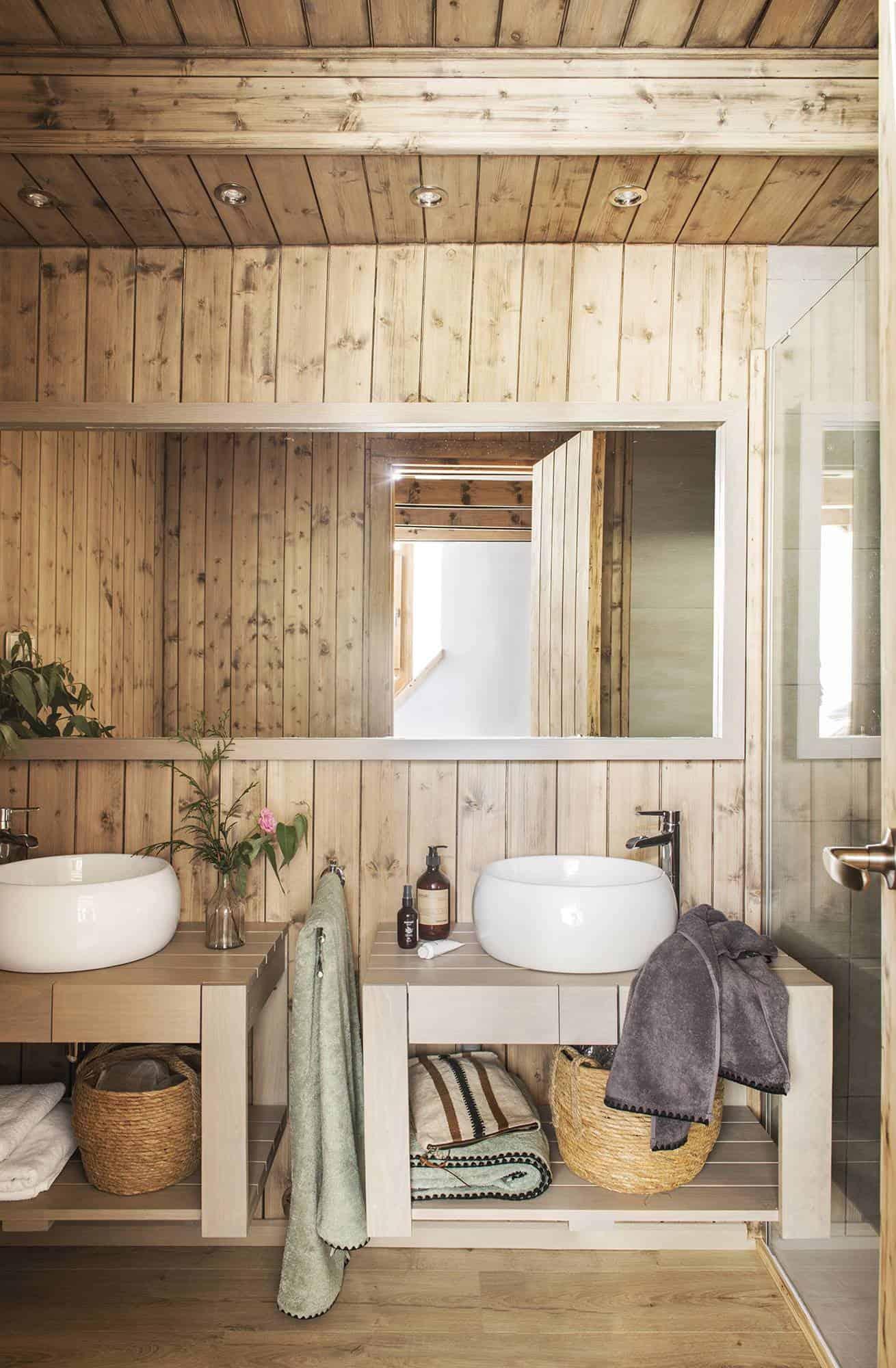 Embrace nature‌ with a woodsy Chalet Bathroom design