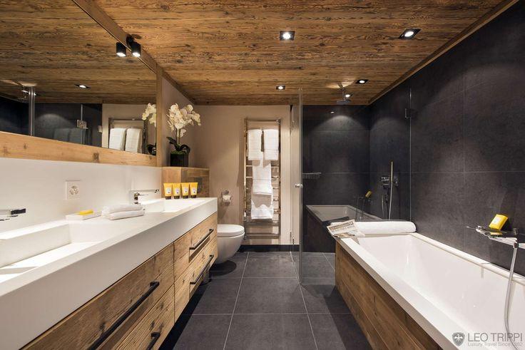 A ‌double ​sink offers convenience ​in a spacious Chalet‌ Bathroom