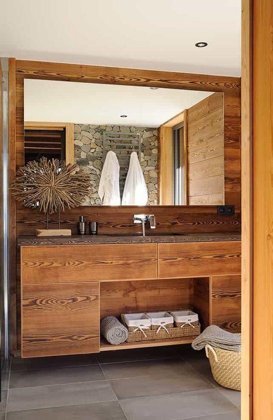 Ample storage for‌ all your essentials in a chalet bathroom