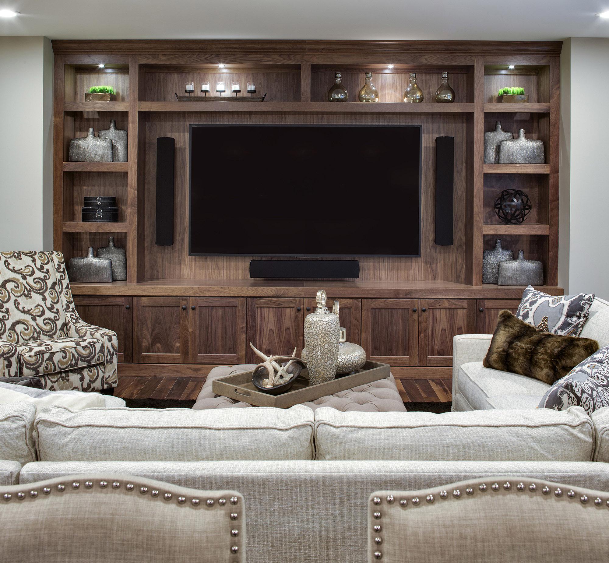 Incorporate custom ‍cabinetry for personalized storage in your ‌contemporary living room