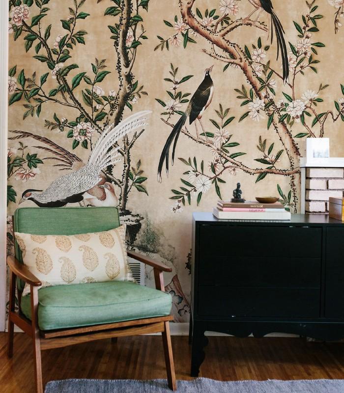 Use vintage-style ⁣wallpaper to make a bold ‍statement and enhance‌ your living room