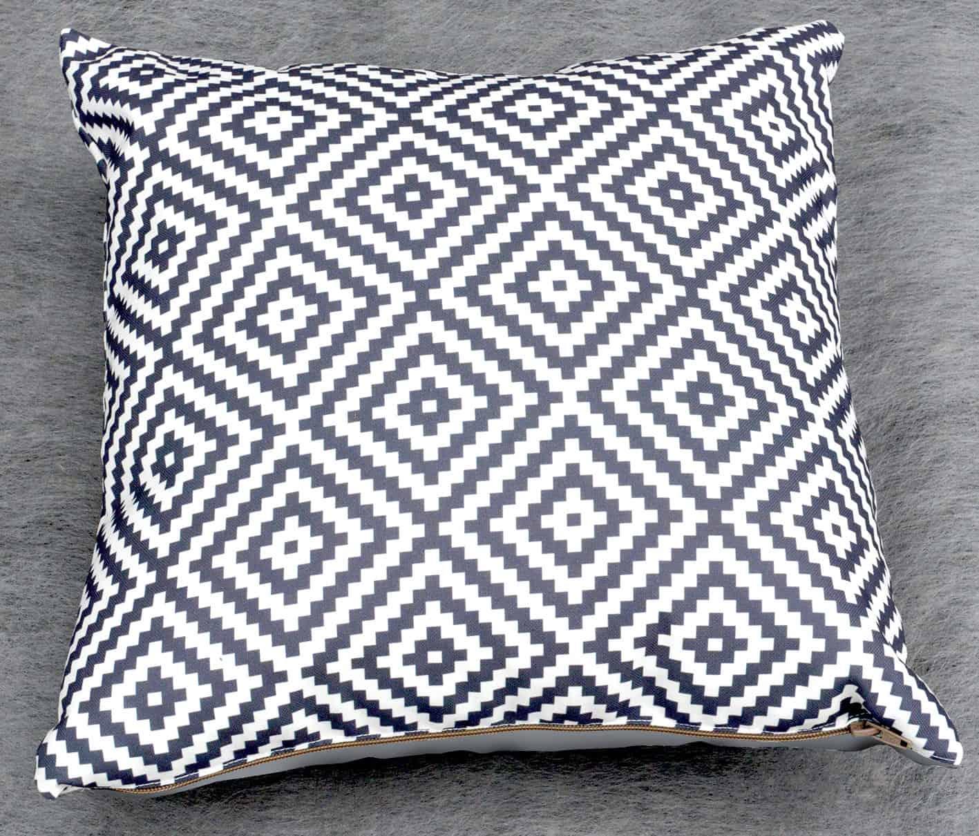 Select geometric ⁤patterns for⁤ cushions to enhance your contemporary living room design