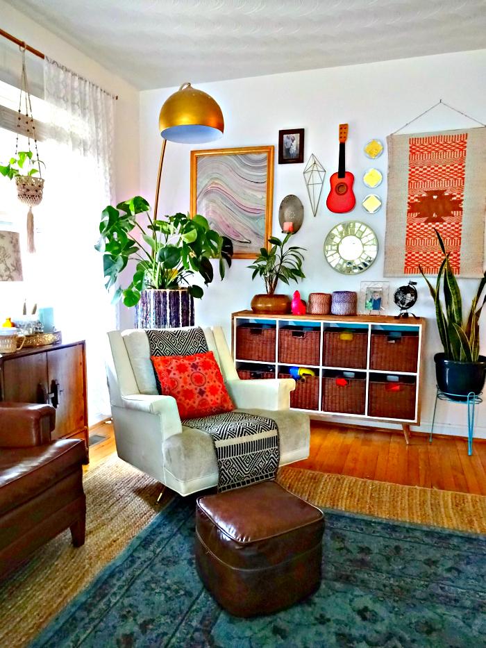 Incorporate vintage or thrifted furniture pieces for character in your Boho ‍Living ⁢Room