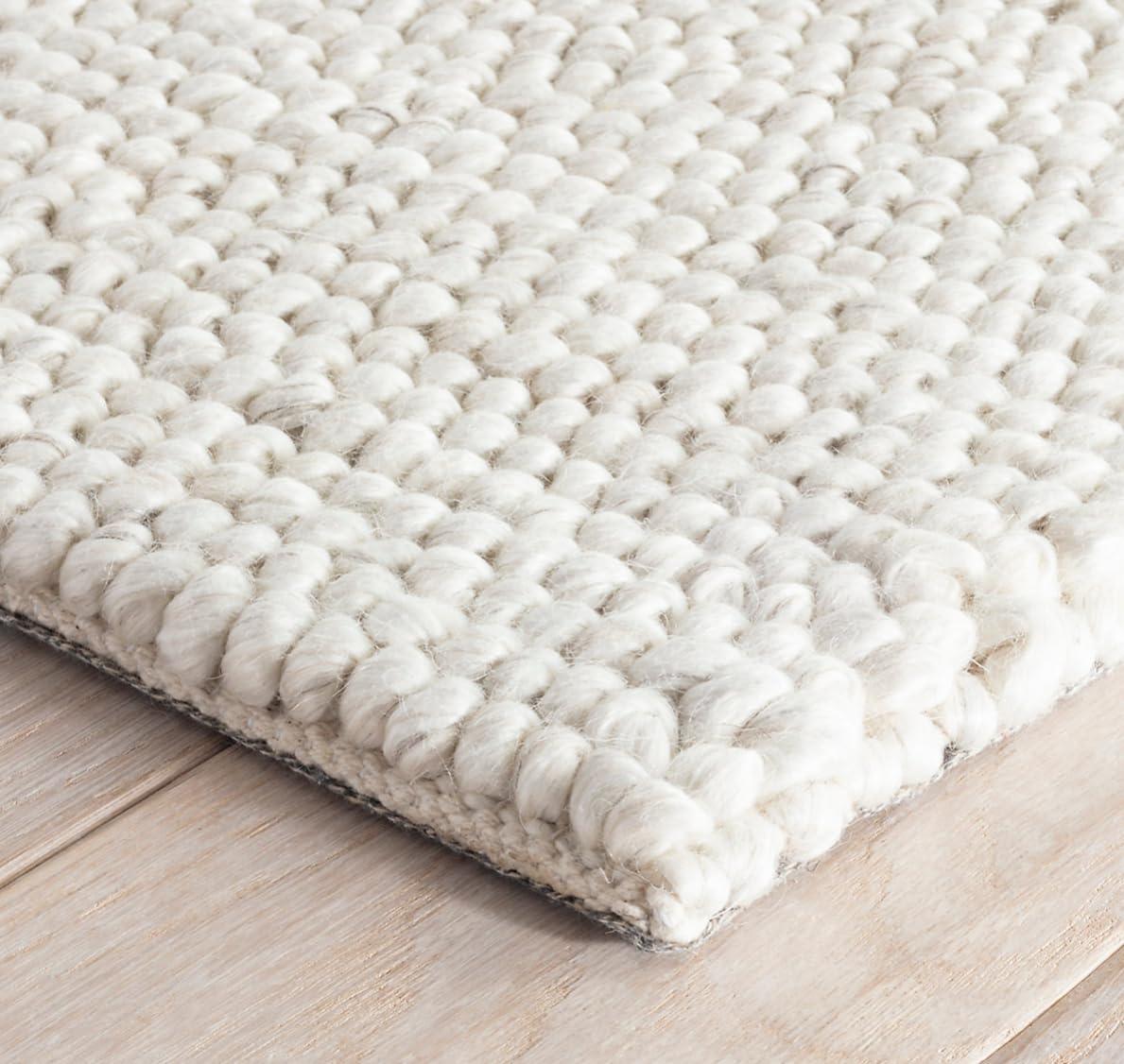 Chunky knit rugs: Add comfort and warmth to your Chalet Bathroom‌ floors