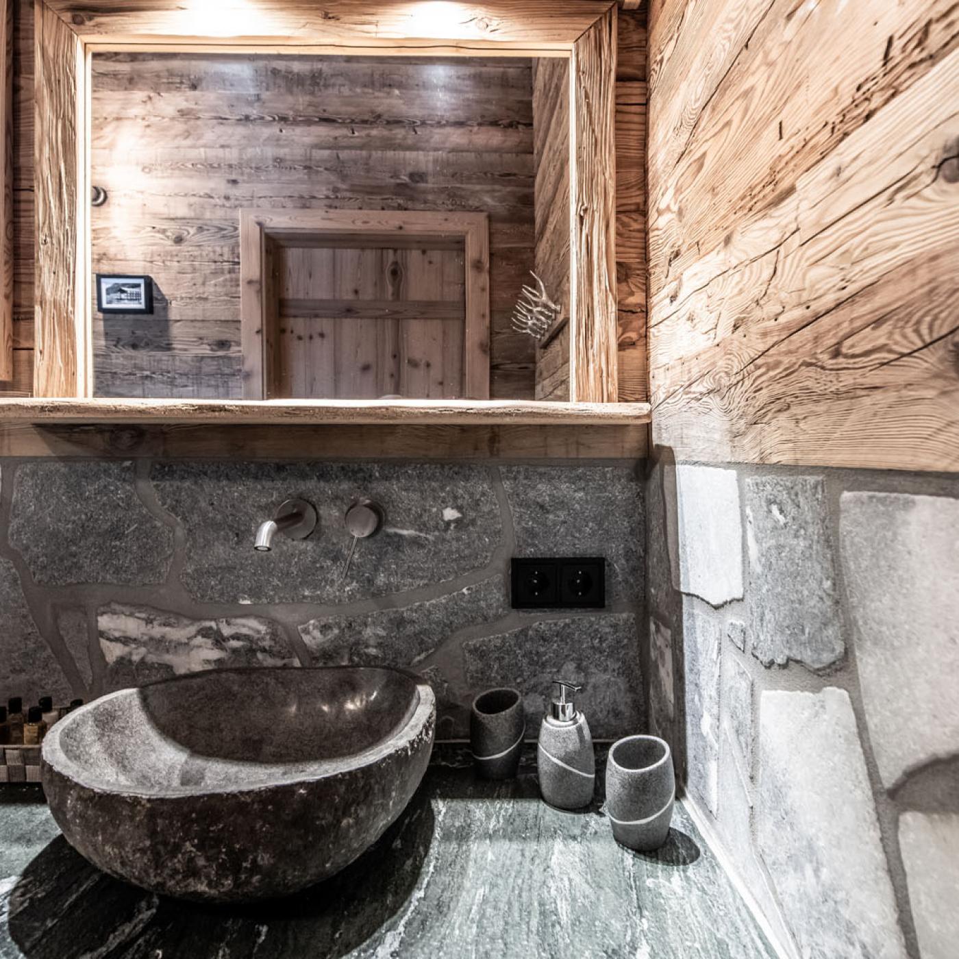 A sound system for an uplifting ambiance in your chalet bathroom