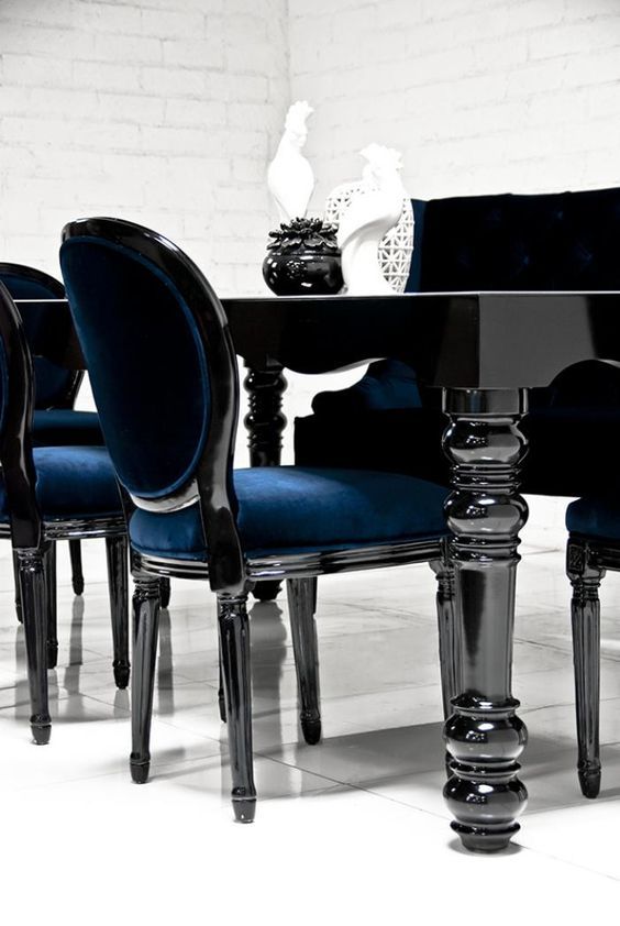 10 Striking Black Dining Tables for Your Modern Dining Room